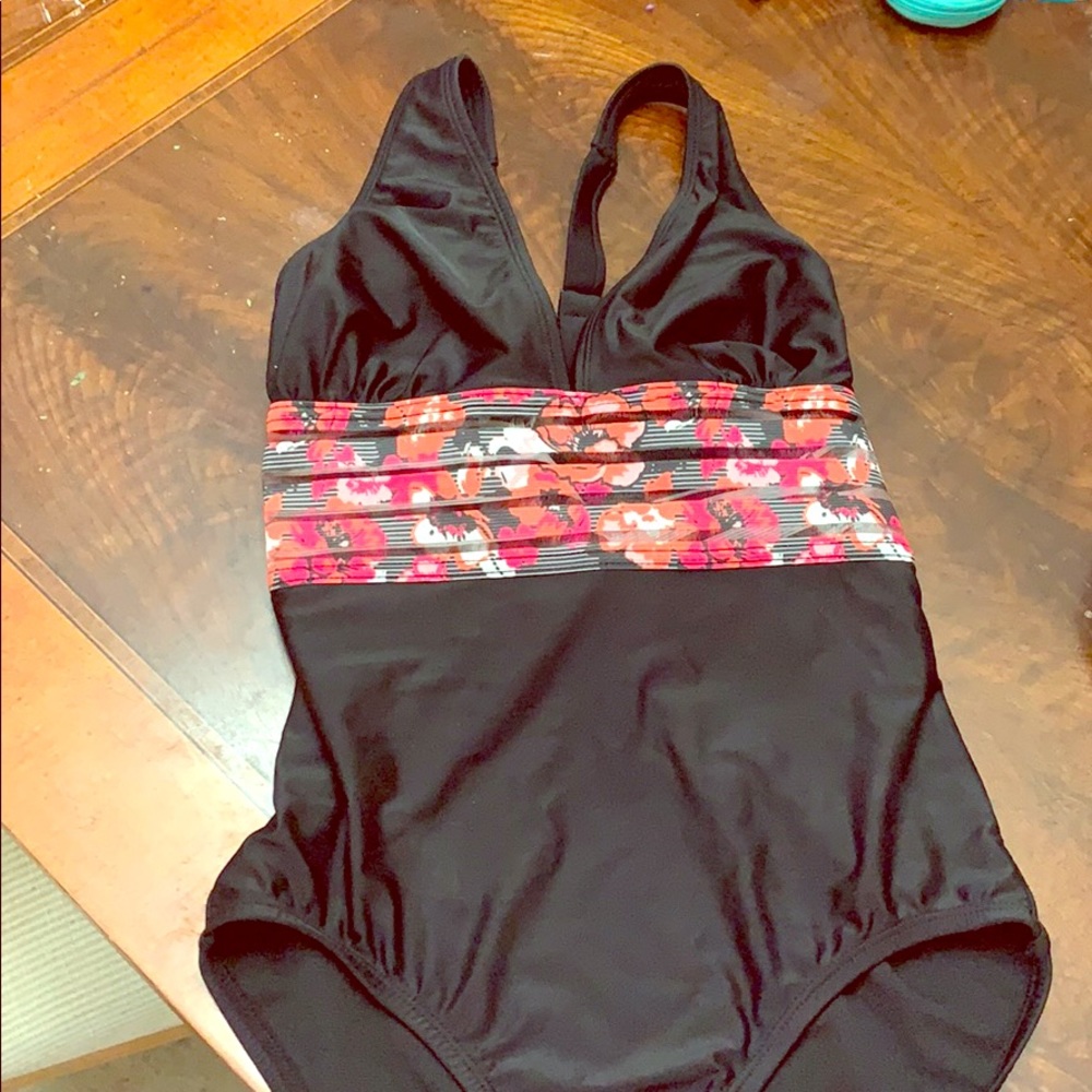 Women’s bathing suit